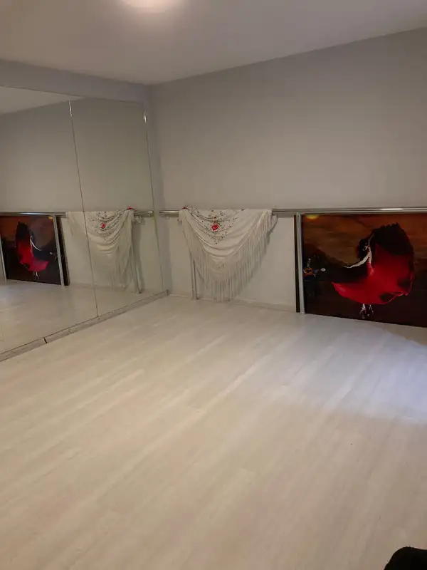 12 Dans Sanat Atölyesi - İzmir Konak