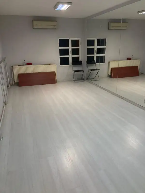 12 Dans Sanat Atölyesi - İzmir Konak