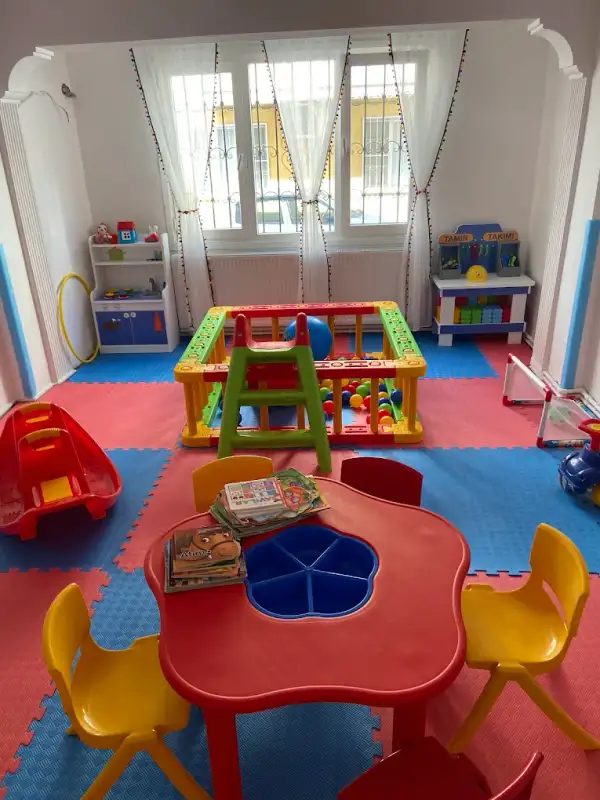 Neşeli Kayık Oyun Evi - İzmir Bornova